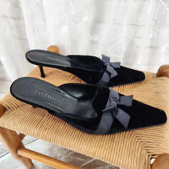 Vtg Ann Taylor Heels 9.5 Witchy Velvet Bow 90s Kitten Heel Gothic Whimsigoth - Picture 8 of 10